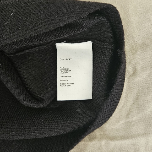 NWT Oak and Fort Black Crop top in size small - Picture 4 of 4